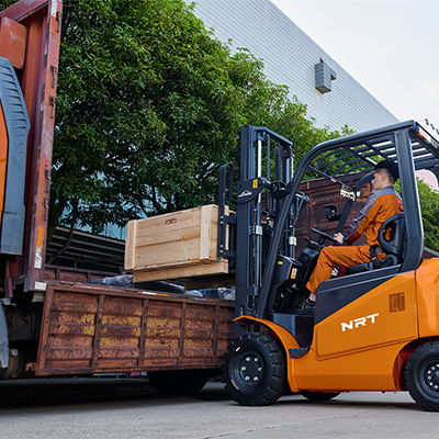 electric forklifts.png
